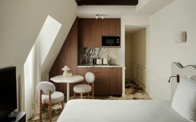 Leon Hotel-sacre Coeur View/suite-64 - photo 3