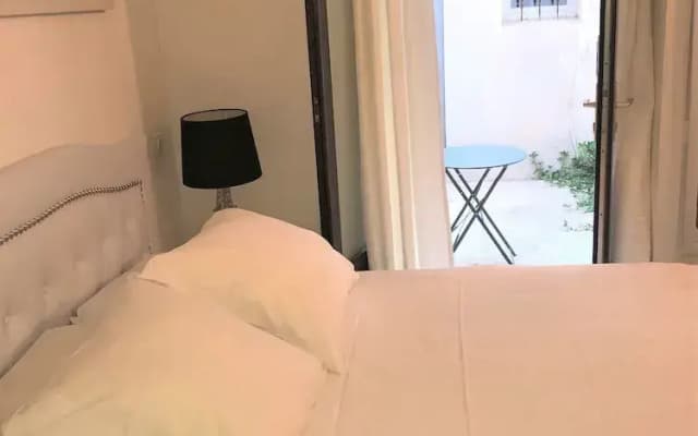 One bedroom flat ground floor avec cuisine -Rue Saint charles - métro Charles Michels 75015 PARIS - photo 5