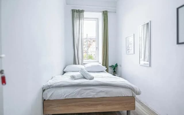 Cozy Room Shared Apt Millennium Tower - photo 3