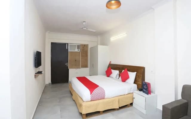 Hotel Dev Palace by OYO Rooms - photo 3