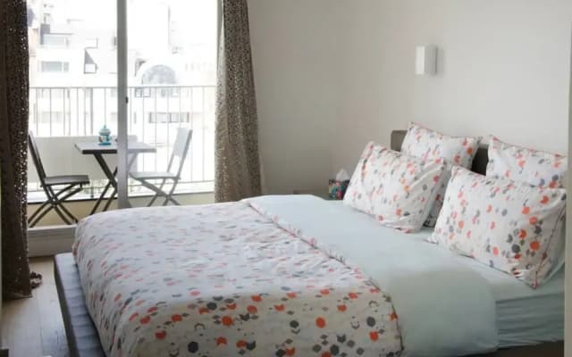 2 Bedroom Apartment With Balcony Near Eiffel Tower and Invalides - photo 3