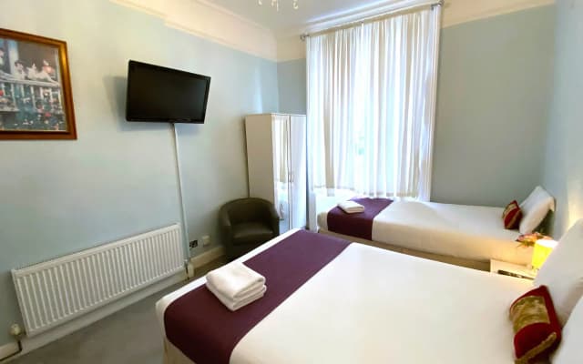 Lancaster Court Hotel - photo 4