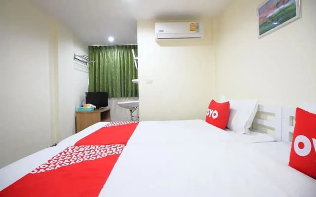 OYO 439 Bed and Bus Hotel - photo 5