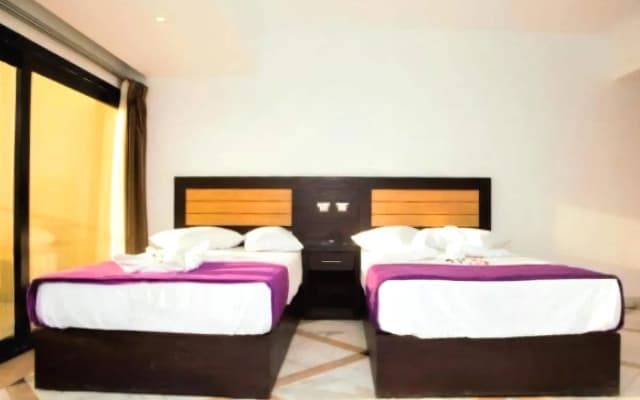 Galaxy Royal Suites Hotel - photo 4