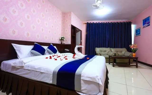 Nine Blue Boutique - photo 2