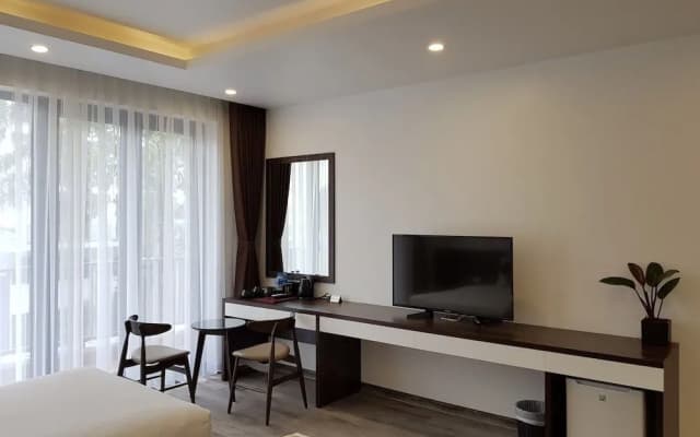 Helenhalong Hotel - photo 4
