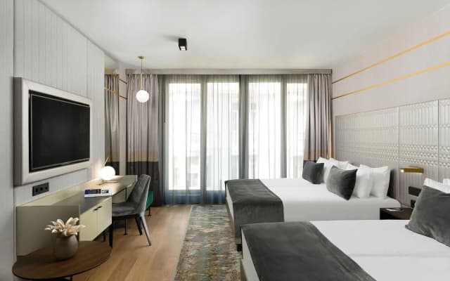 Emerald Downtown Suites - photo 4