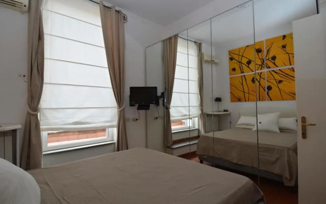 Spanish Steps Corner - Belsiana Apartment - photo 3