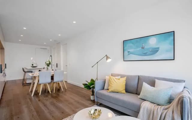 87 Docklands 2BD 2BTH Waterside with Carpark - photo 4