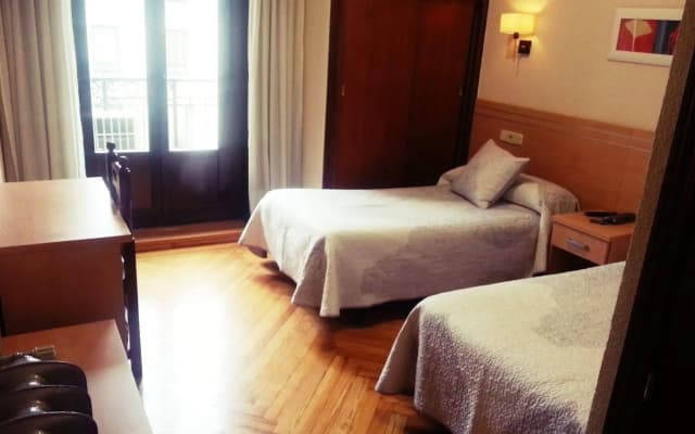 Hostal Avenida - photo 2