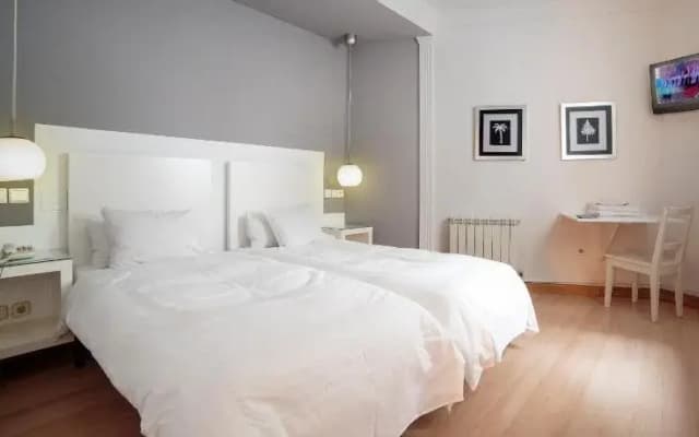 Hostal Adriano - photo 2