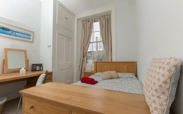 Spacious, Bright 5-br Flat for 10 in Edinburgh - photo 3