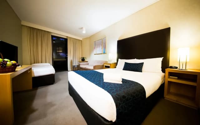 Sandown Regency - photo 4