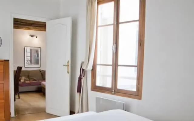 Saint Sulpice Apartment - photo 5