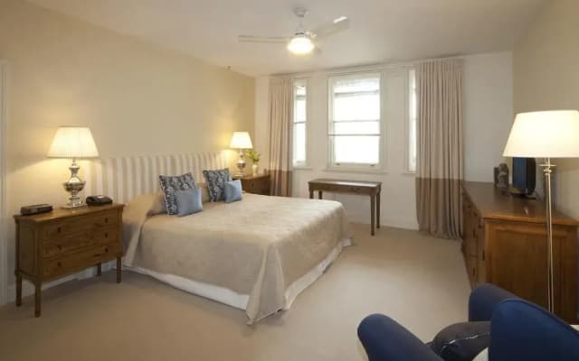 The Russell Boutique Hotel - photo 5