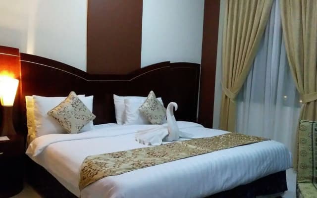 Royal Crown Hotel & Suites - photo 4