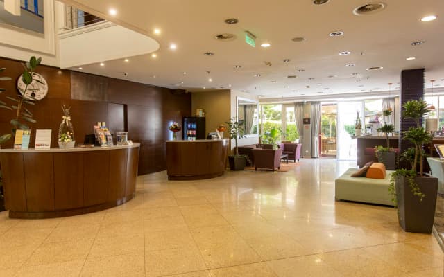Lions Garden Hotel - photo 2