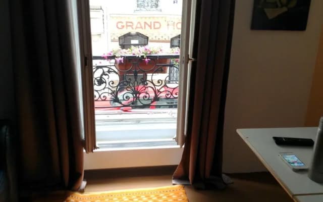 Studio in Paris, With Wonderful City View and Wifi - photo 2