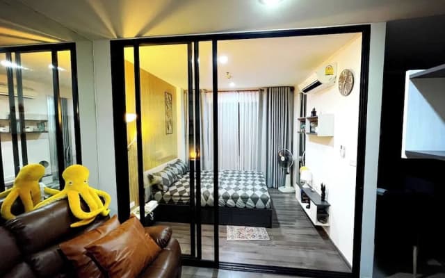 Octopus Suite on Highrise, Skytrain, Fast Wifi and AC - photo 5