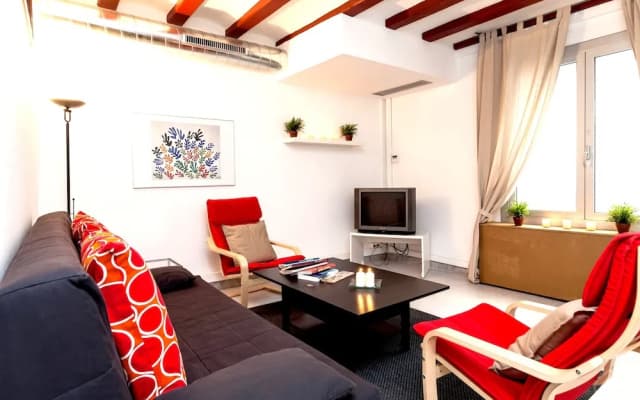 Rentbcn Gaudi Apartments - photo 2