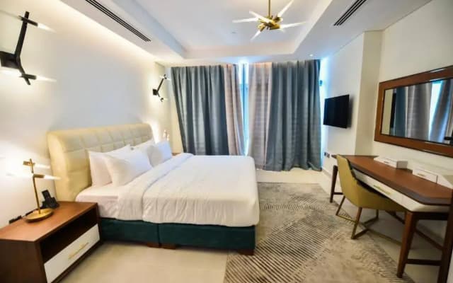 Waterfront Hotel and Apartment - photo 4