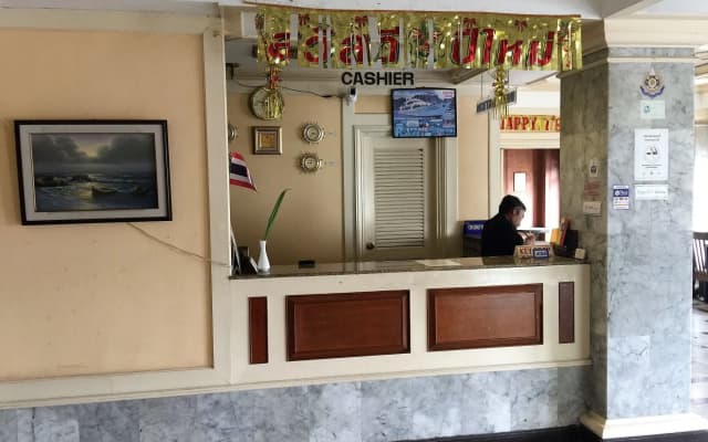 Daeng Plaza Hotel - photo 2