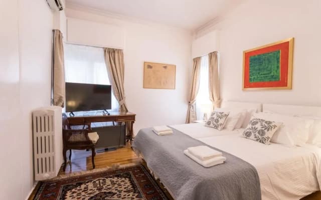 Elegant & Spacious 2bdr Flat - photo 4
