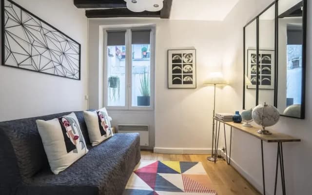 Chic Apartment With Patio - 2br/6p - Le Marais - photo 5