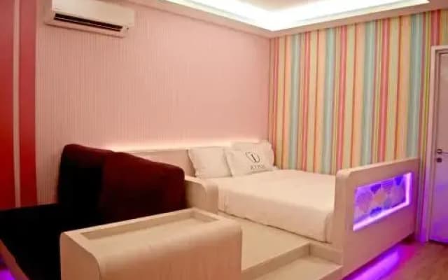 Iconic Suites & Pods Hotel - photo 2