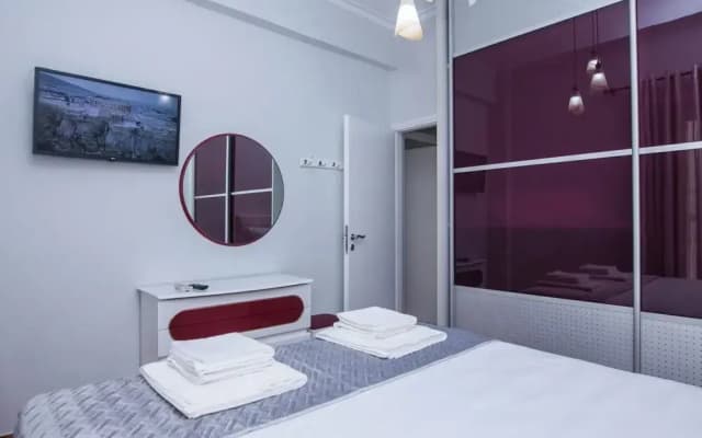 Central 2Bd Apt w Balcony by Monastiraki - photo 4