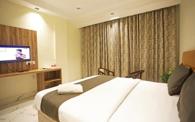 Hotel Goodluck - photo 2