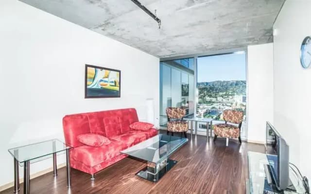 Hollywood Mirage Apartment - photo 2