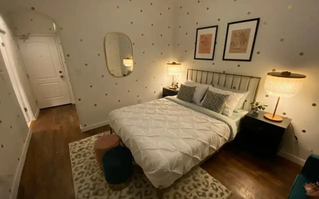 Gorgeous Studio in Beverly Boulevard! Sleeps 4! - photo 2