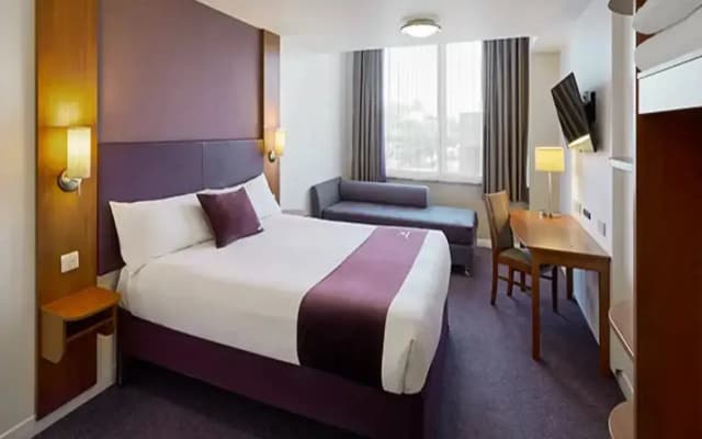 Premier Inn Chessington - photo 3