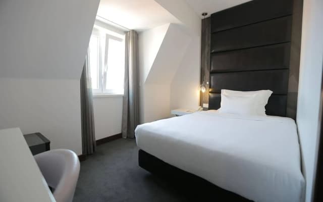 Lisboa Carmo Hotel - photo 4