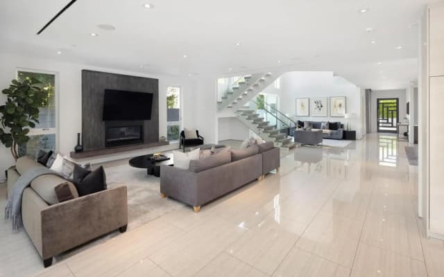 Alfred Villa - photo 2
