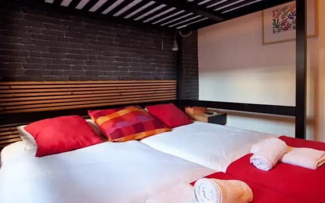 Olympic Village Beach Guesthouse - photo 4