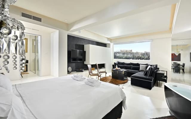 Alto Psyrri Penthouse by K&K - photo 2