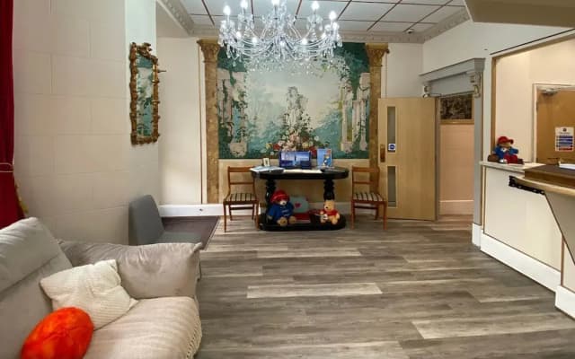Lancaster Court Hotel - photo 2
