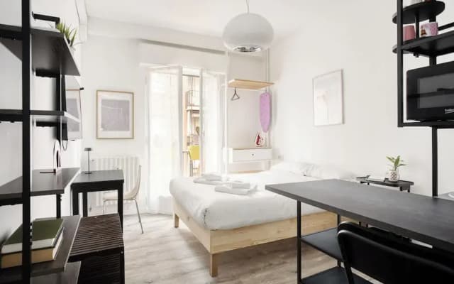 JOIVY Elegant Double Studios near Subway Station - photo 3