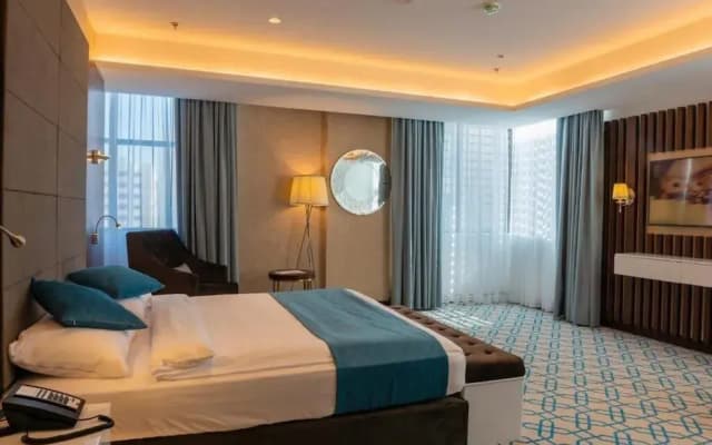 Royal Crown Hotel - photo 3