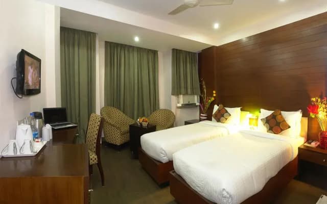 Hotel Crest Inn - photo 5
