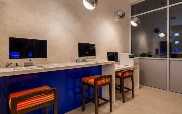GLō Best Western Brooklyn NYC - photo 3