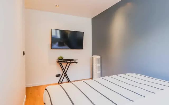 Elegant Apartment - 2br/6p - Canal St Martin - photo 4