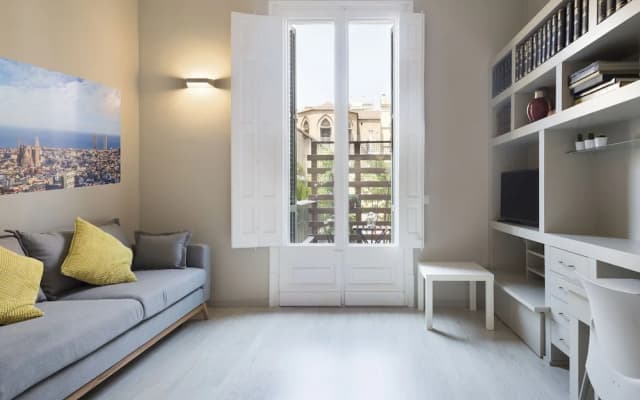 Urquinaona Apartment - photo 3