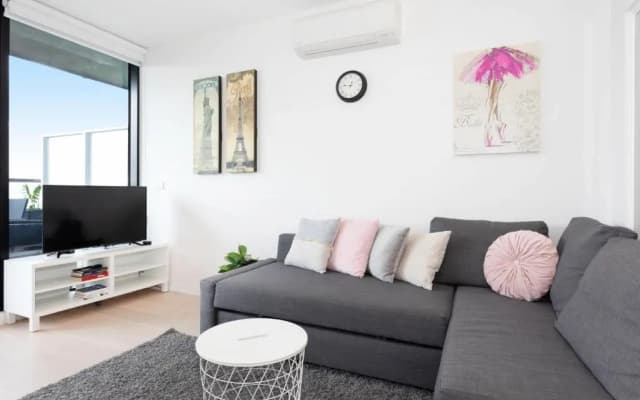 South Yarra City View Apartment with Car Park, Amazon Alexa, Spotify, Netflix, and WiFi - photo 4