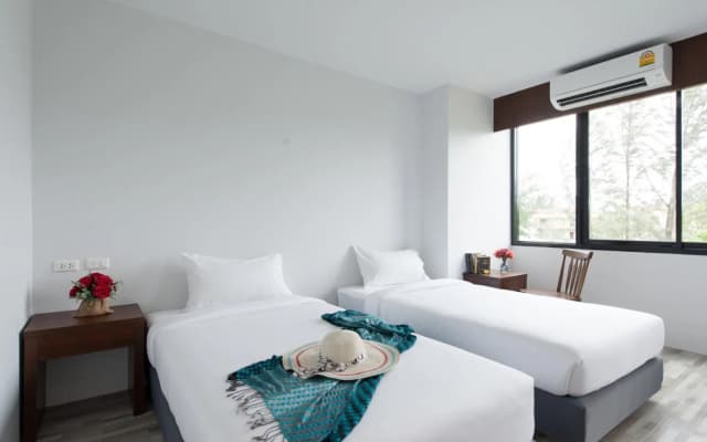 The Sixteenth Surin Beach Hotel - photo 4