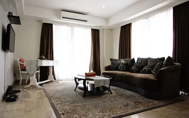 Classic Brawijaya Apartment with Pool View - photo 2