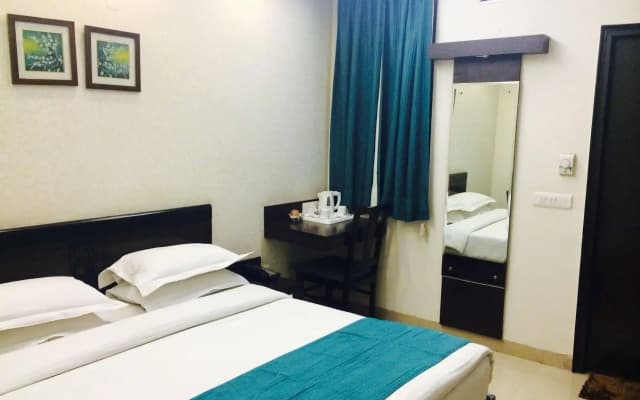 Rockland Hotel Panchsheel Enclave - photo 4