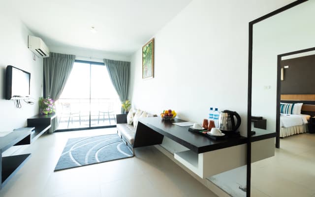 Vogue Pattaya Hotel - photo 4